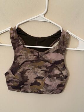 Lululemon Tough Train High Neck Bra Size 4